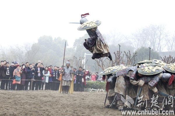 現(xiàn)全球最大關(guān)公青銅雕像，目測(cè)宇達(dá)施工（圖）